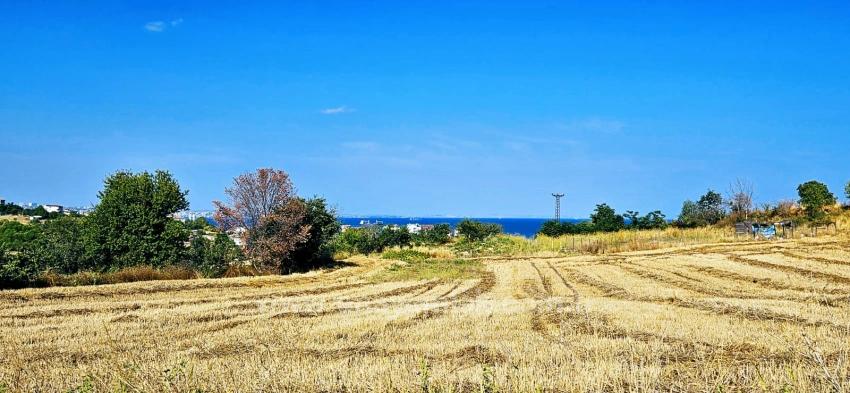 615 M² Großes Eckgrundstück Zum Schnäppchenpreis In Der Nähe Des Flughafens