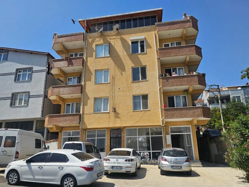 Komplettes Gebäude Zum Verkauf: 6 Einheiten Mit 3+1 Und 2 Einheiten Mit 210 M2 Arbeitsplätzen