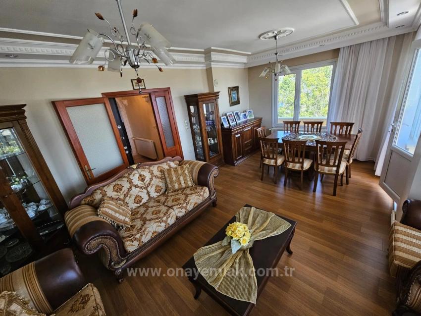 Complete Building For Sale: 6 Units Of 3+1 And 2 Units Of 210 M2 Workplaces