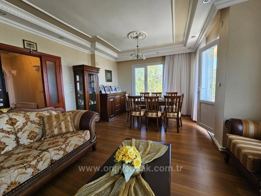 Complete Building For Sale: 6 Units Of 3+1 And 2 Units Of 210 M2 Workplaces