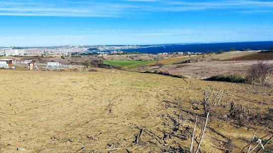 Выгодный Земельный Участок С Прекрасным Видом На Море, Природу И Город, Зонированный Под Застройку 20% Площади Двухэтажными Зданиями.